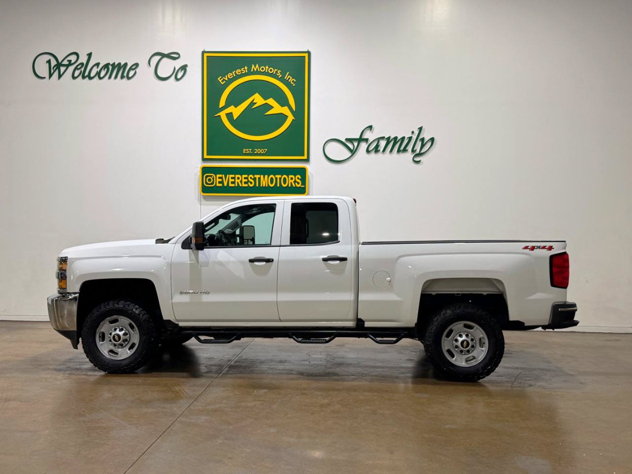 Used 2019 Chevrolet Silverado 2500 W/T AWD/4WD image 4