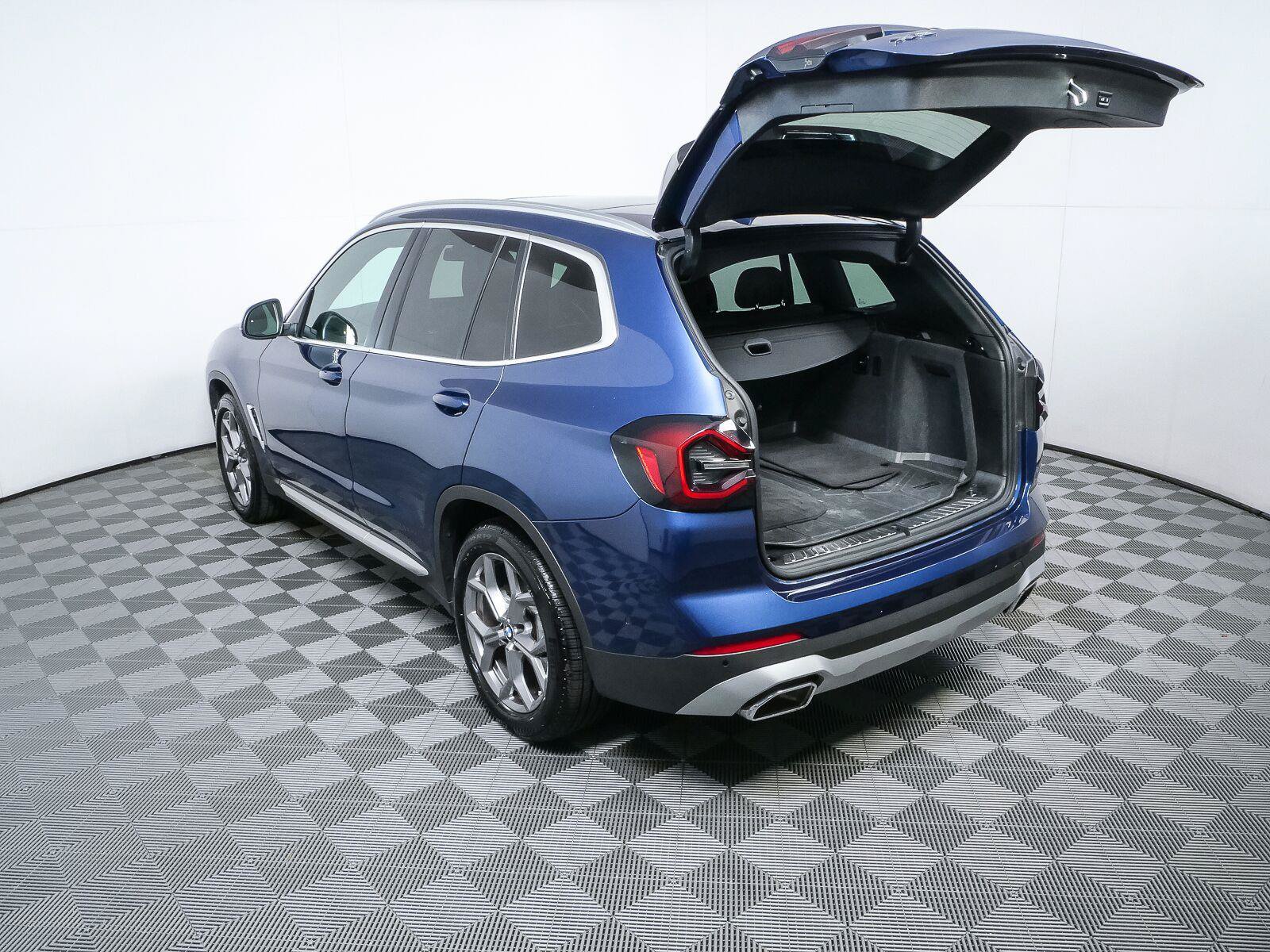 Used 2024 BMW X3 xDrive30i w/ Premium Package AWD/4WD image 30