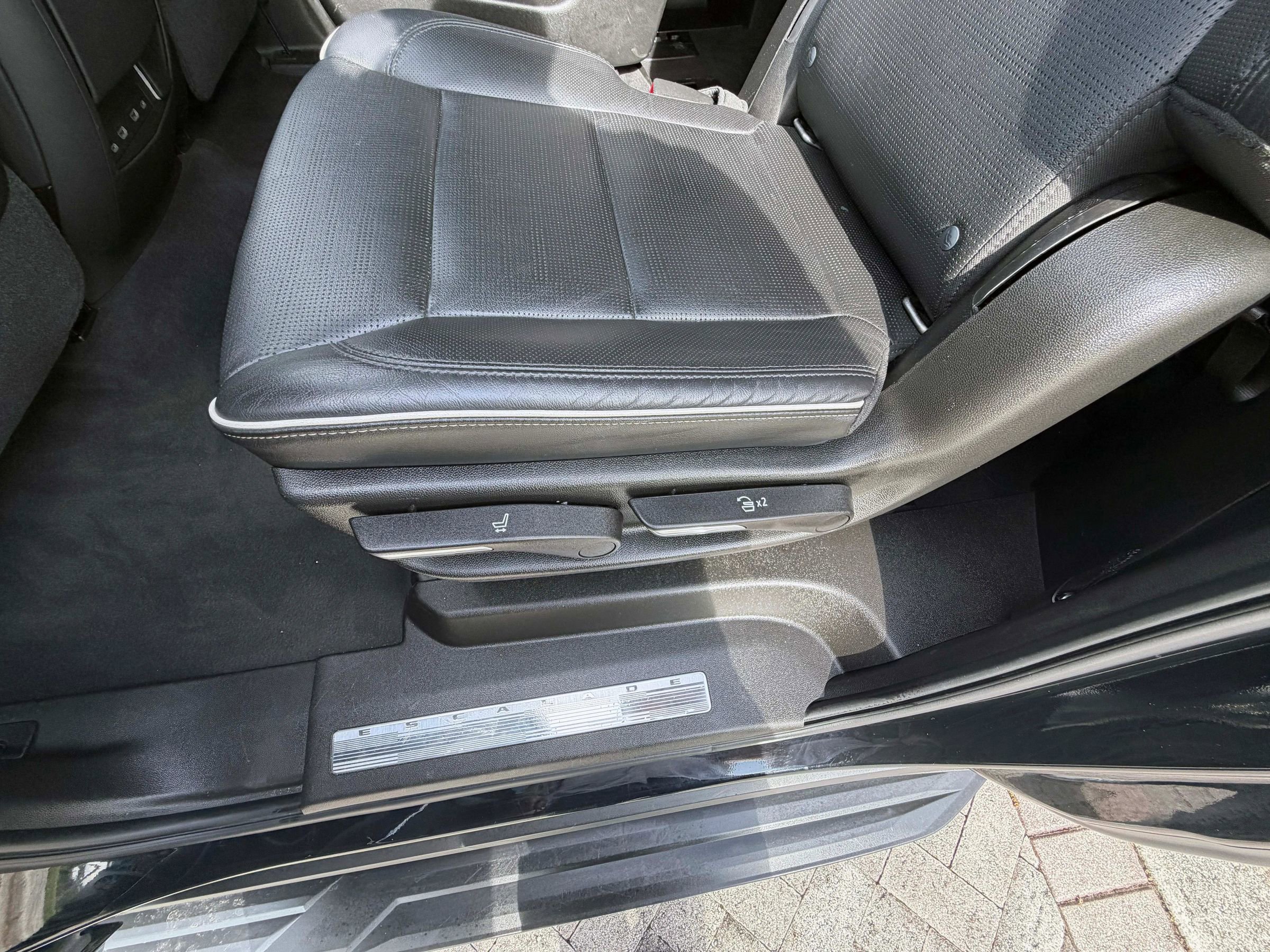 Used 2021 Cadillac Escalade ESV Premium Luxury w/ Performance Package RWD image 47