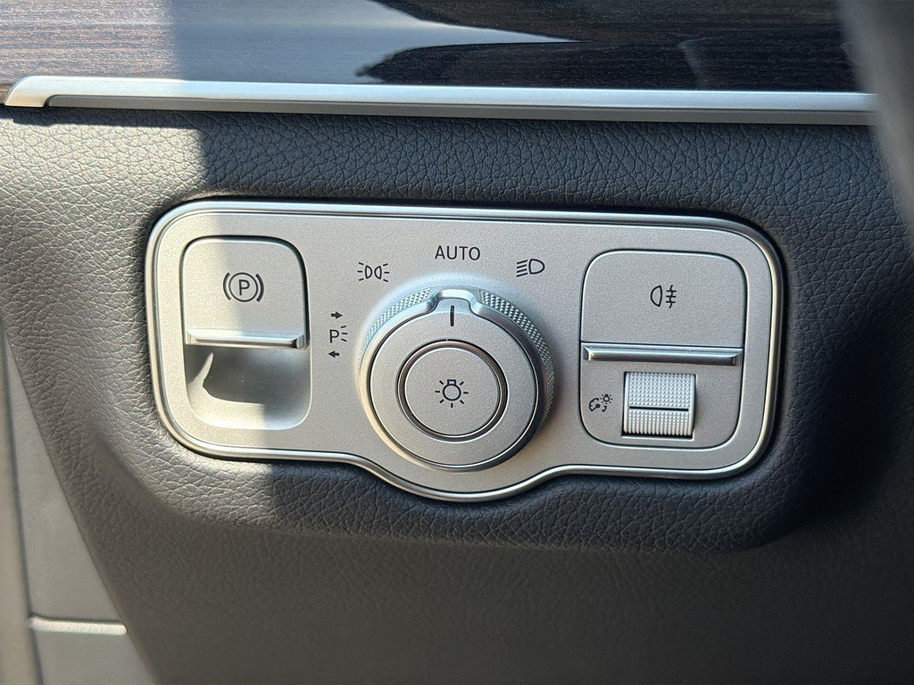Used 2023 Mercedes-Benz GLS 450 4MATIC image 16