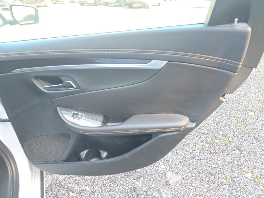 Used 2018 Chevrolet Impala LT FWD image 17