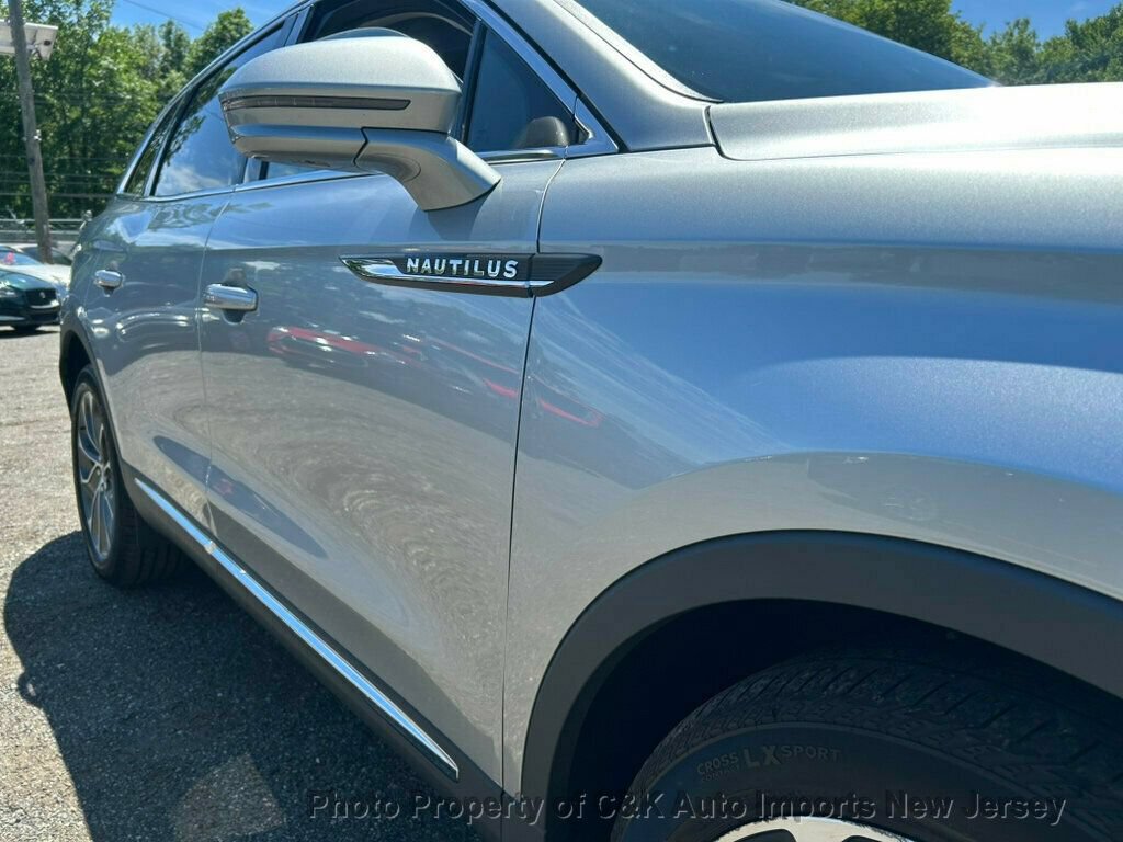 Used 2022 Lincoln Nautilus Reserve w/ Cargo Utility Package AWD/4WD image 22