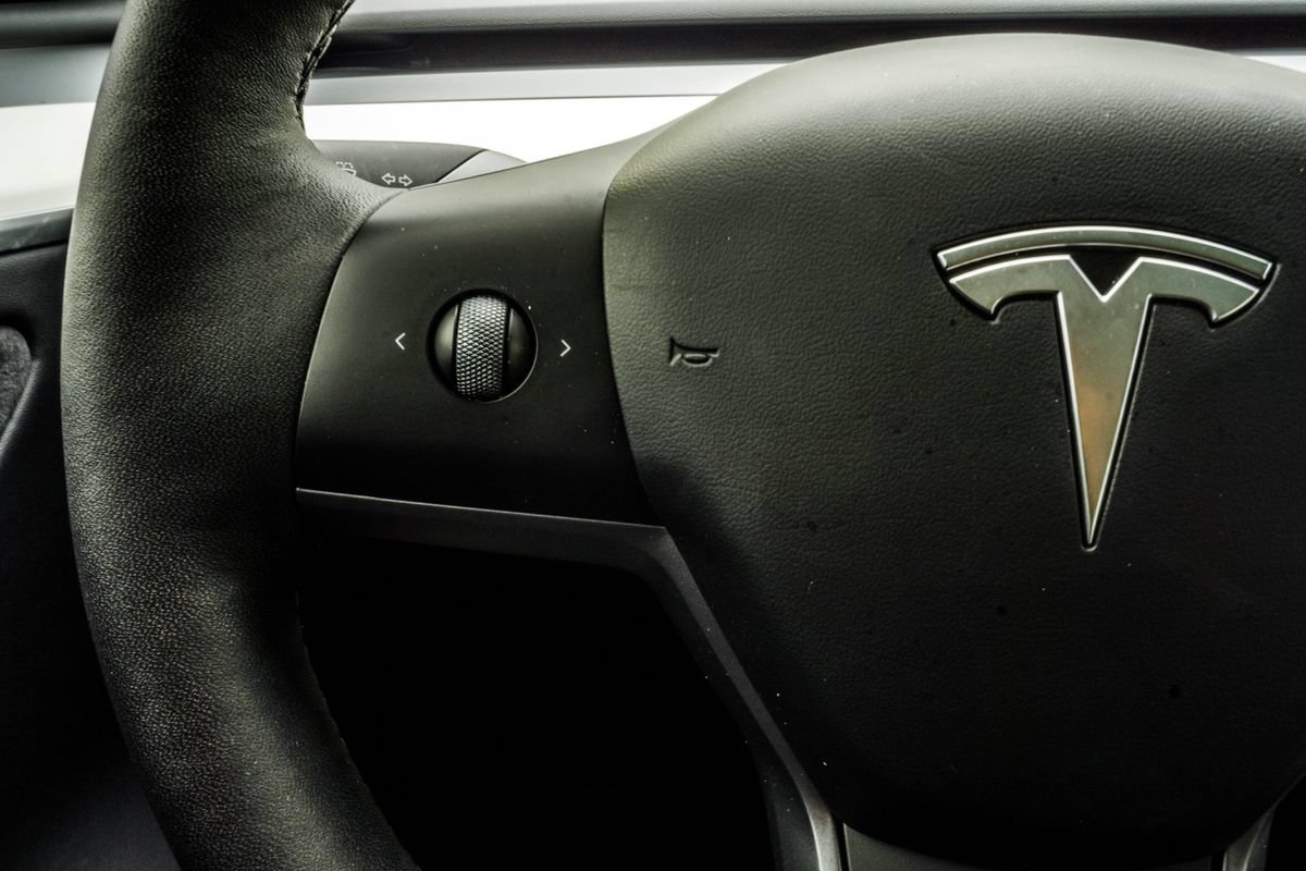 Used 2024 Tesla Model Y Long Range AWD/4WD image 27