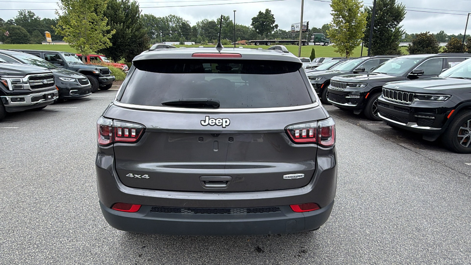 Used 2024 Jeep Compass Latitude AWD/4WD image 9