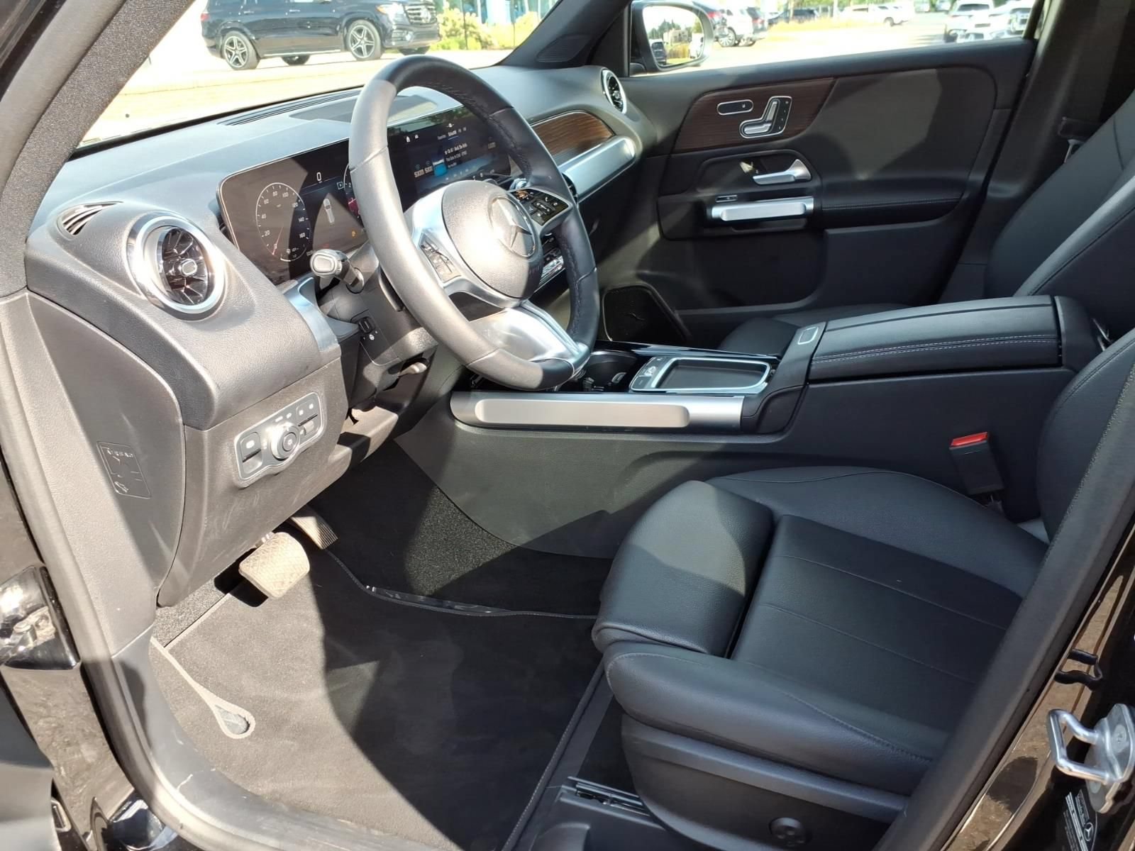 Certified 2025 Mercedes-Benz GLB 250 4MATIC image 11