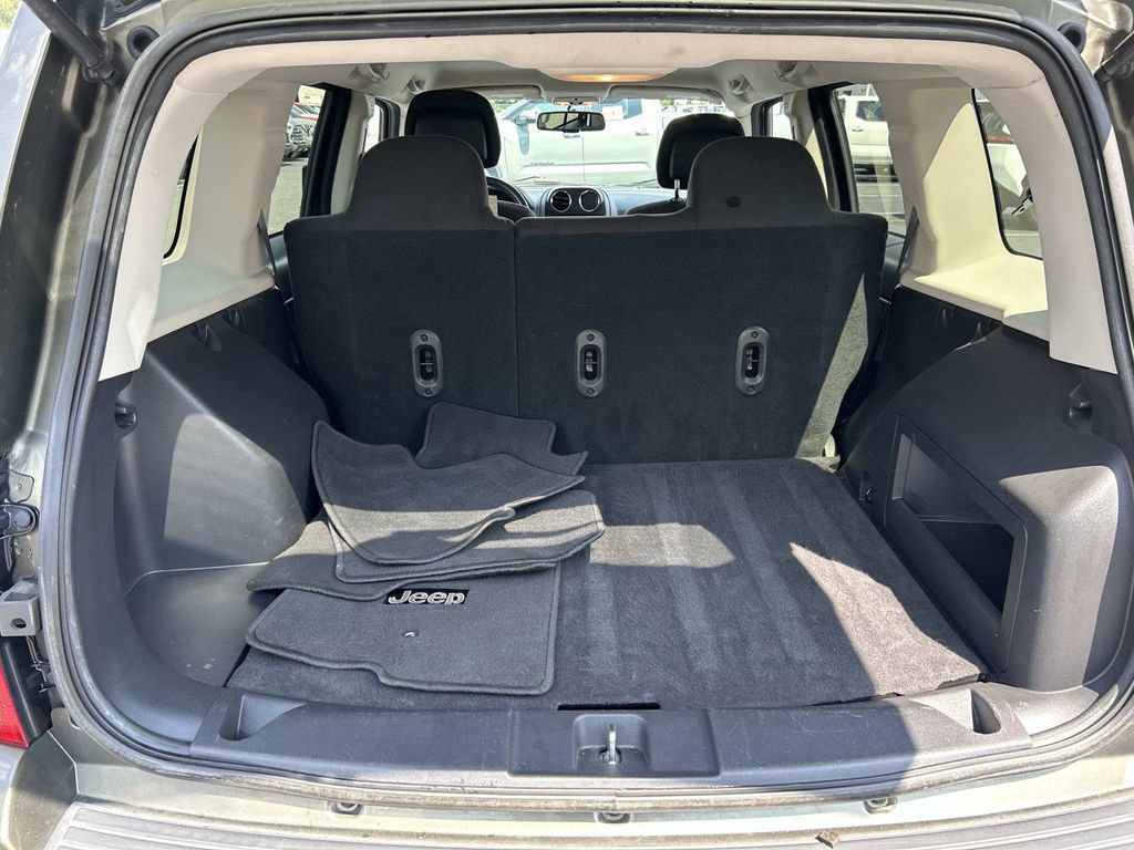 Used 2016 Jeep Patriot Latitude AWD/4WD image 11