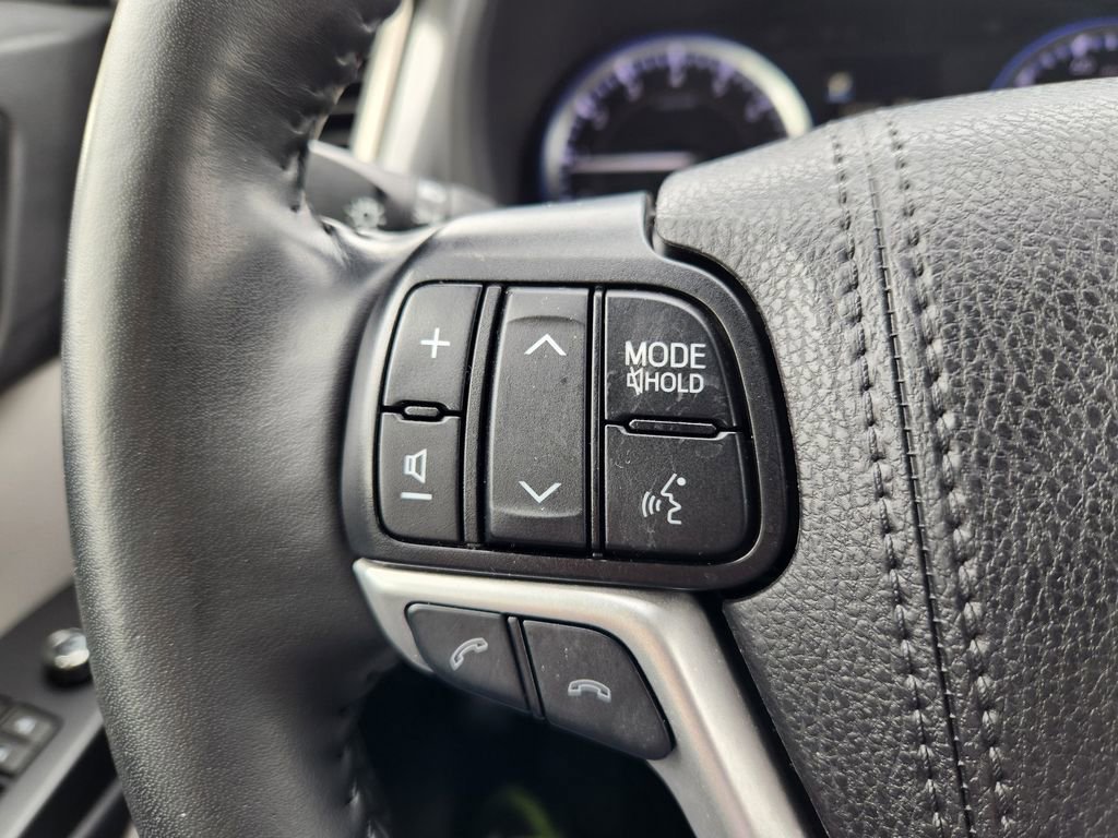 Used 2019 Toyota Highlander XLE image 27