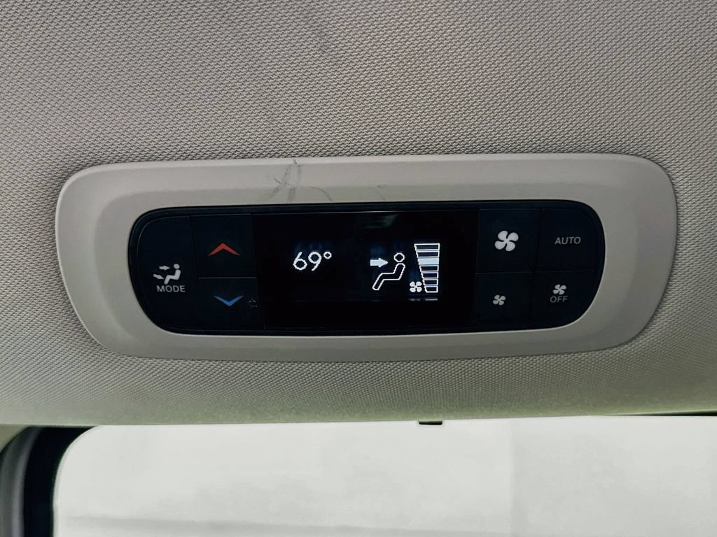 Used 2024 Chrysler Pacifica Touring-L FWD image 24
