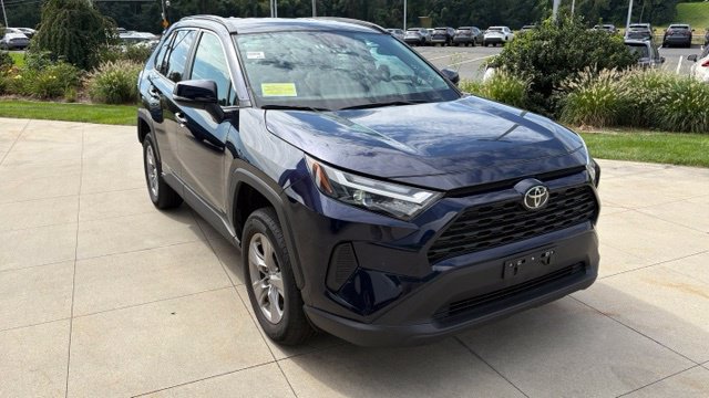 Used 2025 Toyota RAV4 XLE AWD/4WD image 1