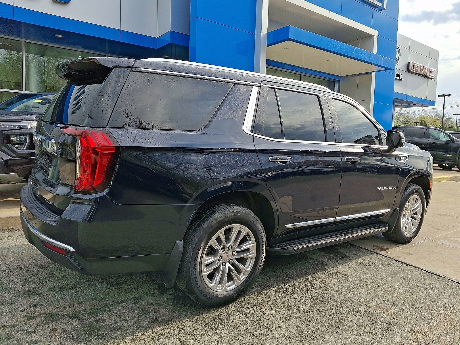 Used 2022 GMC Yukon SLT w/ SLT Luxury Package AWD/4WD image 6