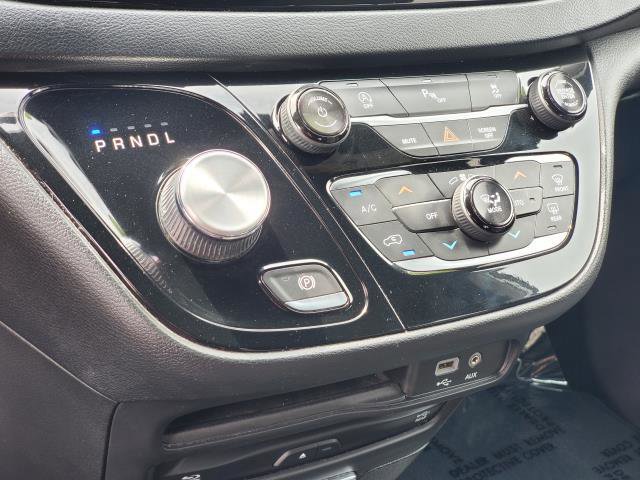 Used 2018 Chrysler Pacifica Touring-L Plus w/ S Appearance Package image 17