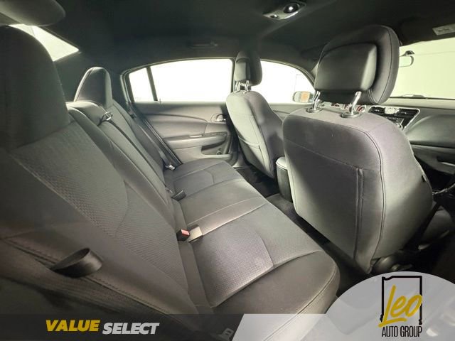 Used 2014 Chrysler 200 Touring FWD image 9