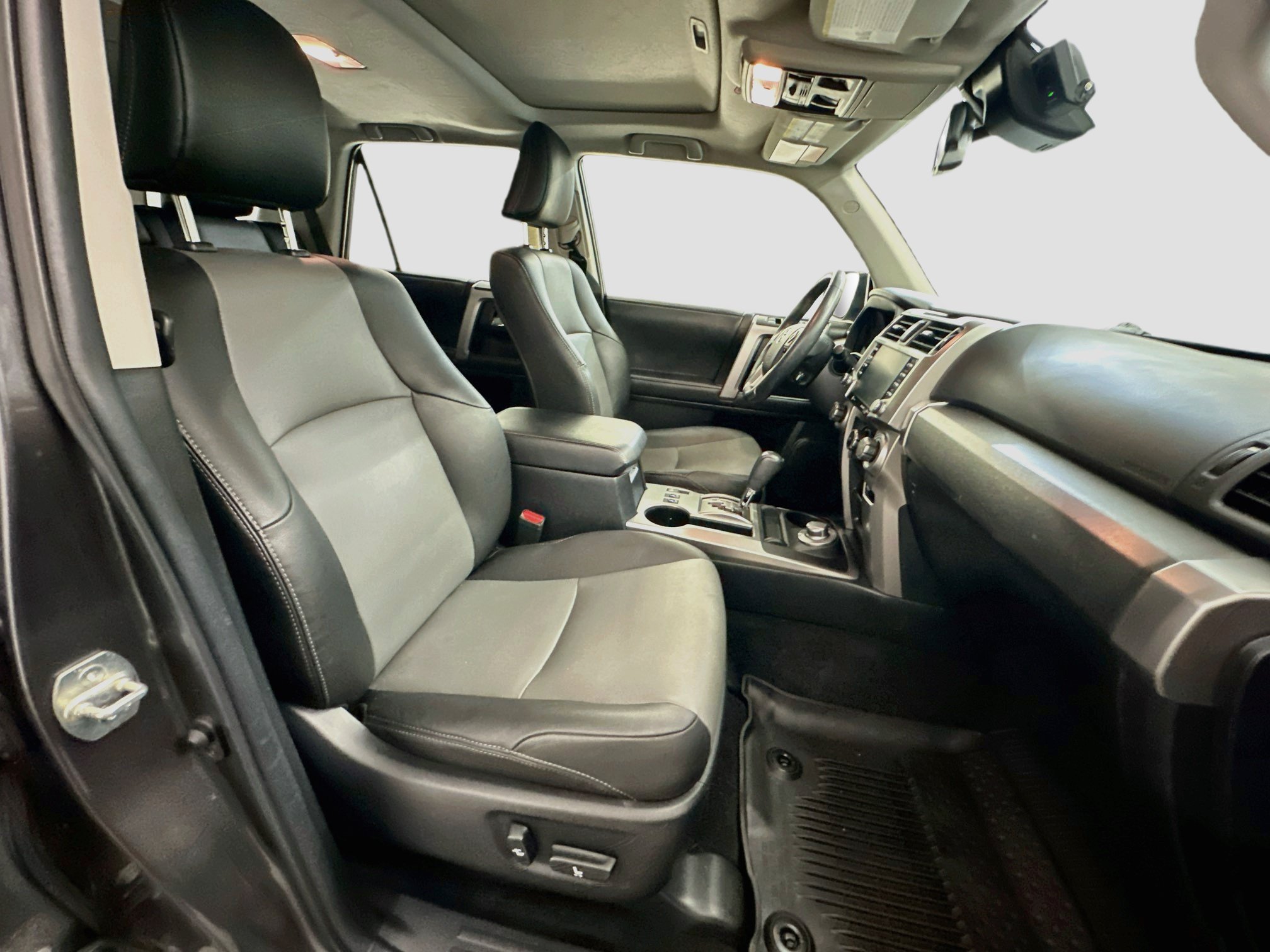 Used 2022 Toyota 4Runner SR5 Premium w/ Moonroof Package AWD/4WD image 33