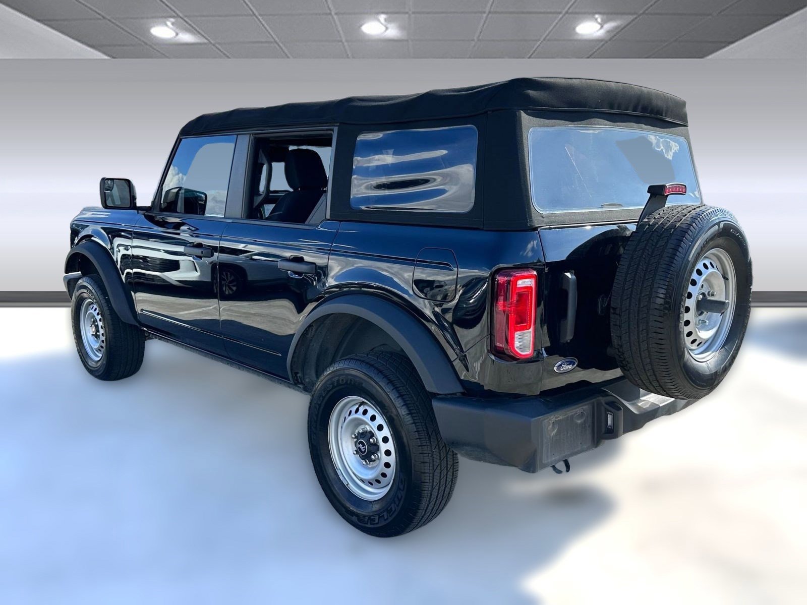 Used 2022 Ford Bronco 4-Door image 3