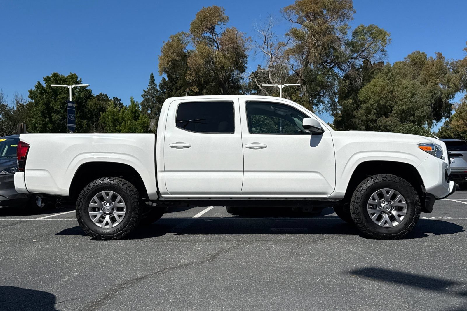 Used 2022 Toyota Tacoma SR AWD/4WD image 3