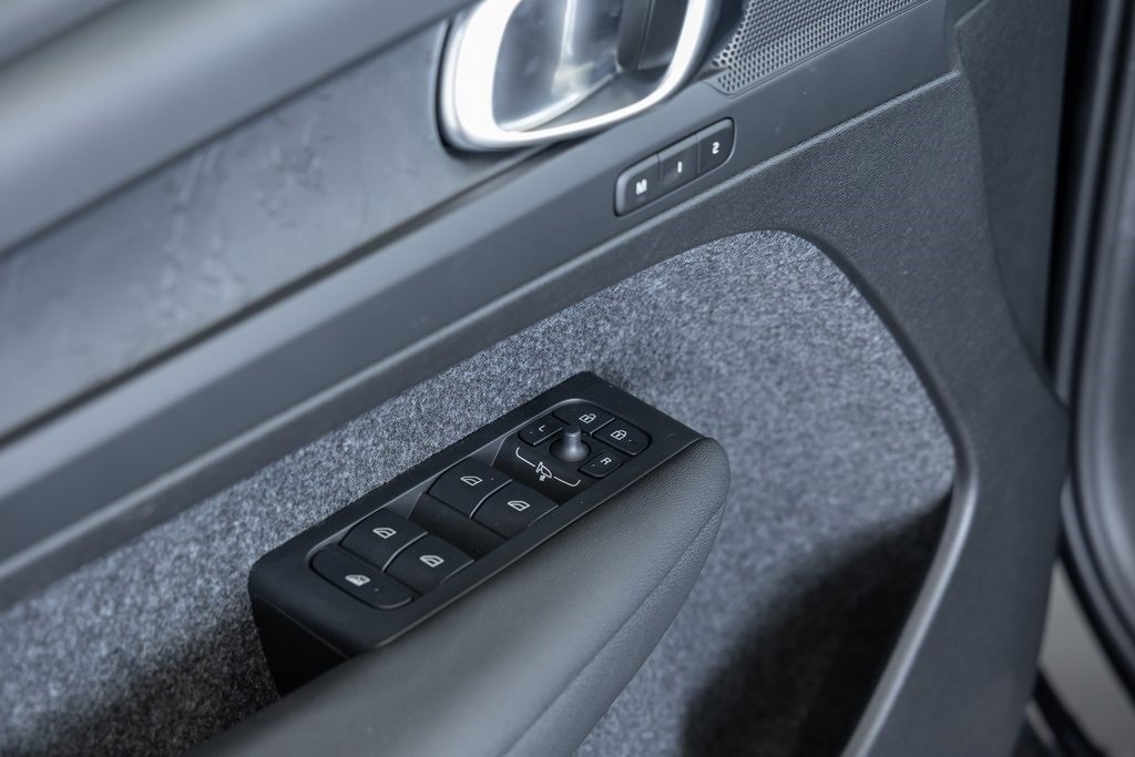 New 2025 Volvo EX40 Core w/ Climate Package image 11