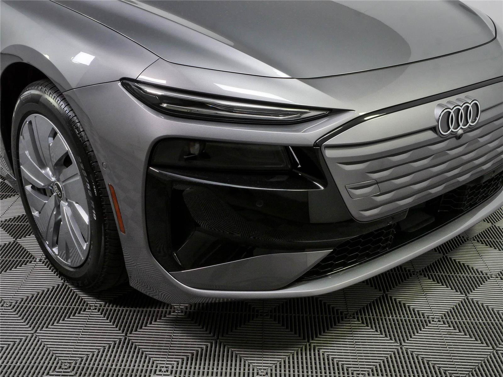 Used 2025 Audi A6 e-tron Premium w/ Ultra Package RWD image 37