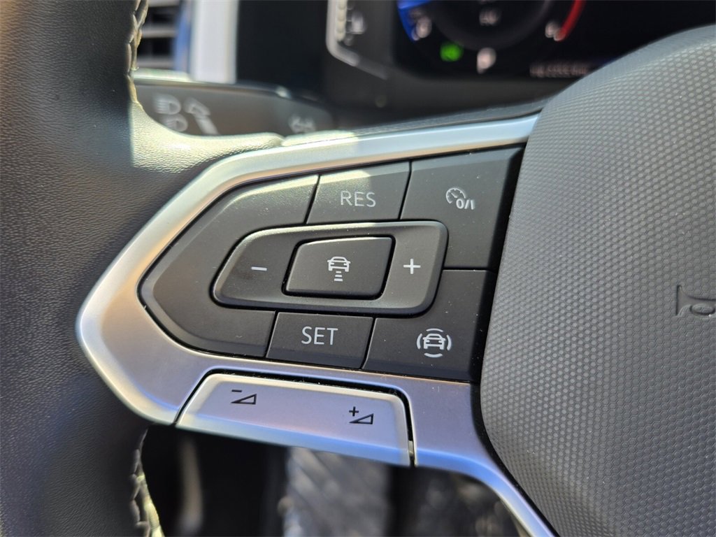 Used 2023 Volkswagen Atlas SE w/ Black Wheel Package image 25