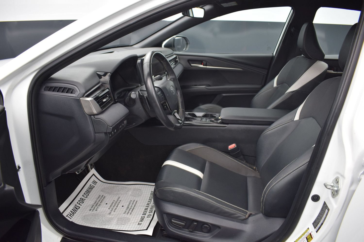 Used 2025 Toyota Camry SE FWD image 13