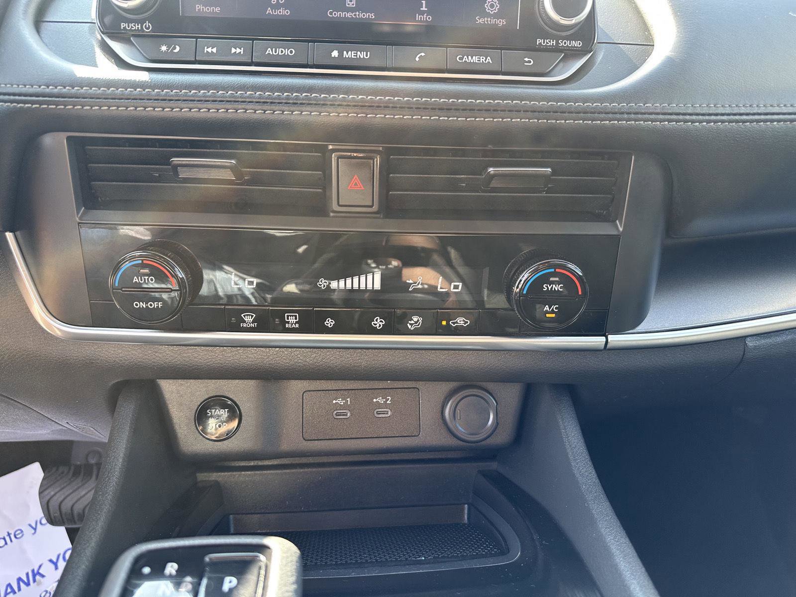 Used 2024 Nissan Rogue SV image 32