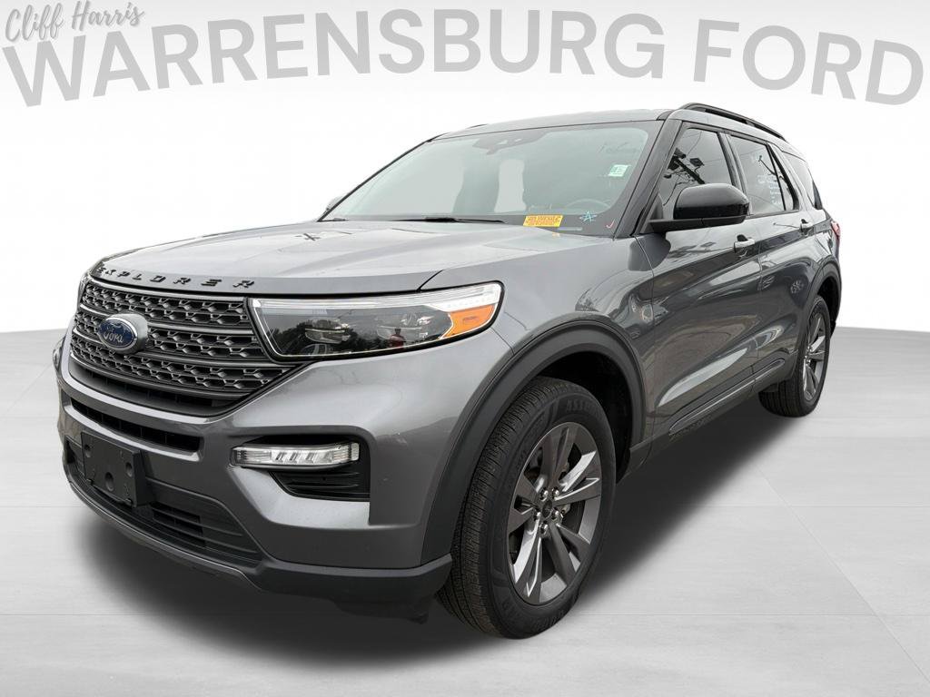 Used 2022 Ford Explorer XLT w/ Equipment Group 202A AWD/4WD image 3