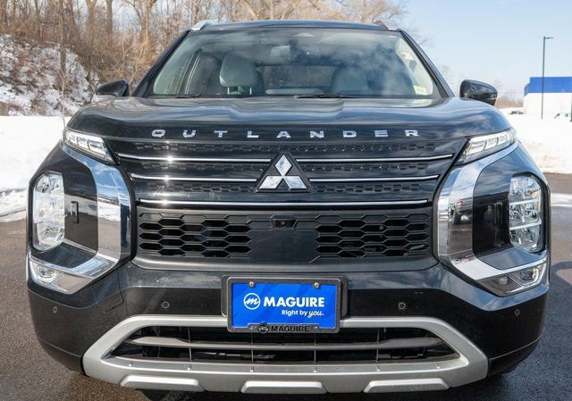 Used 2023 Mitsubishi Outlander 4WD Plug-In Hybrid image 3