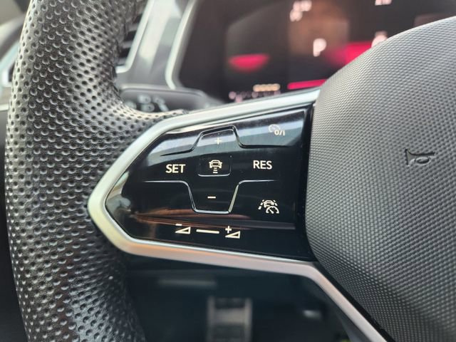 Used 2024 Volkswagen Tiguan SE R-Line FWD image 28