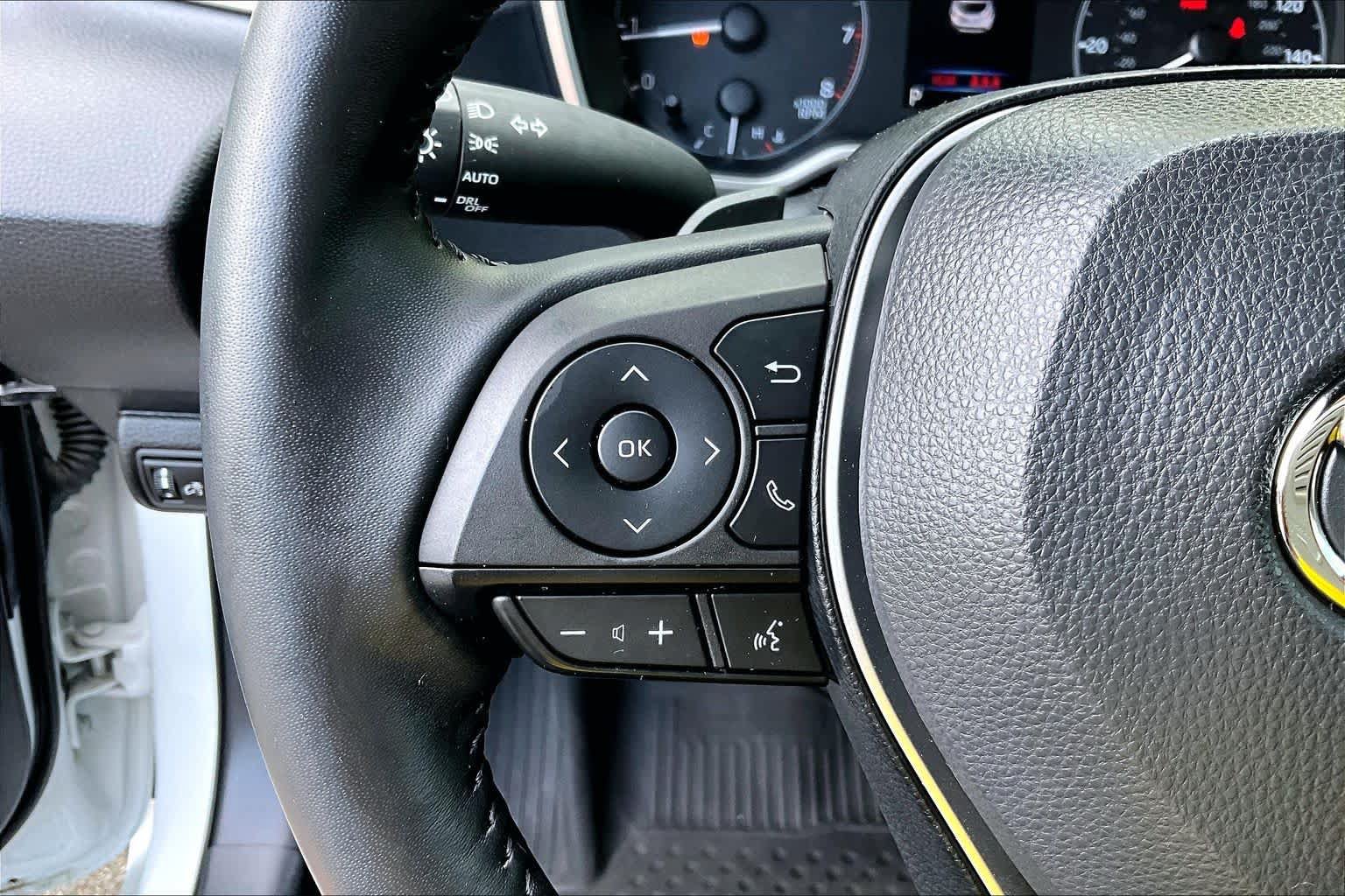 Certified 2024 Toyota Corolla SE FWD image 22