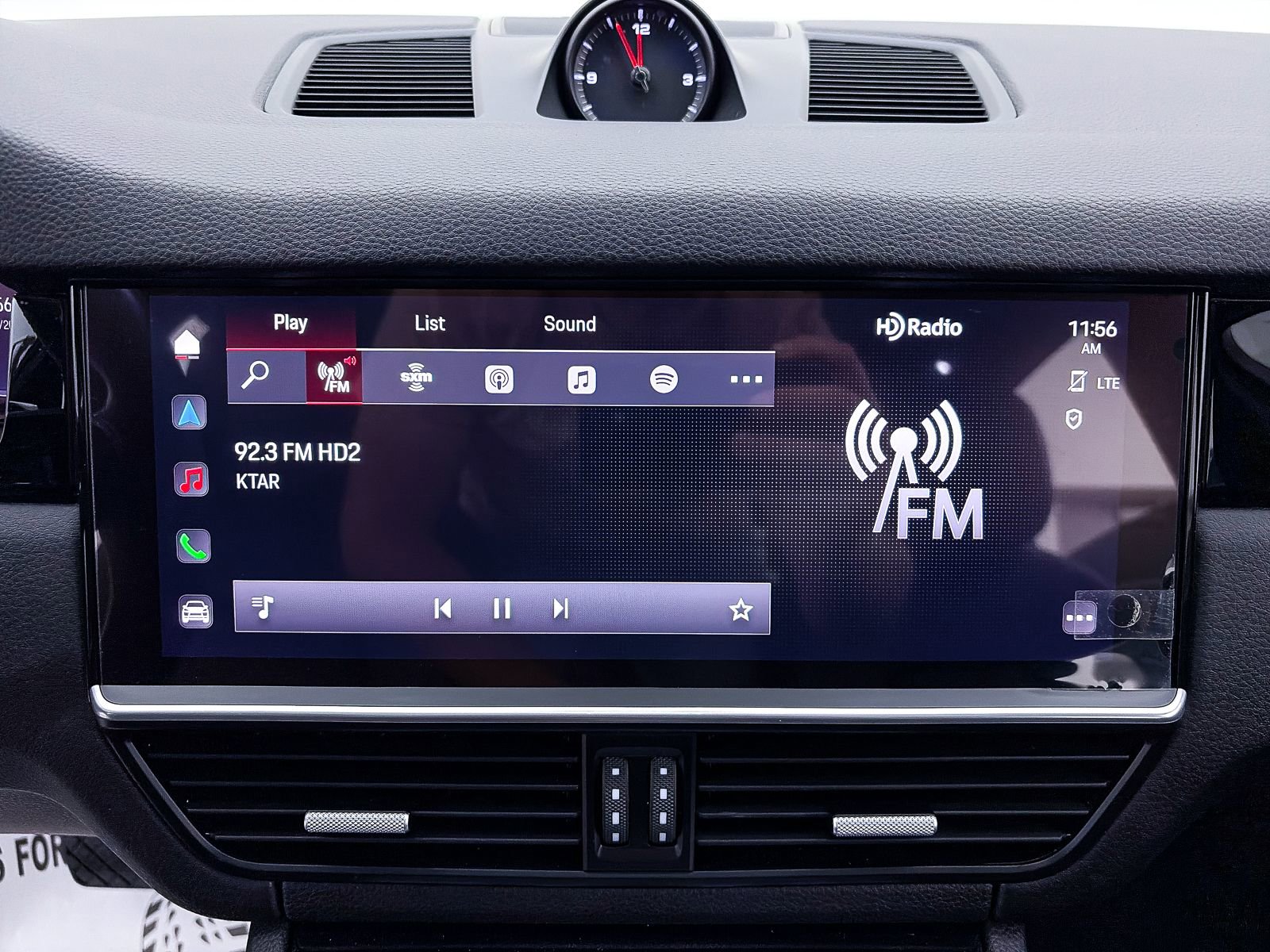 Used 2023 Porsche Cayenne image 23