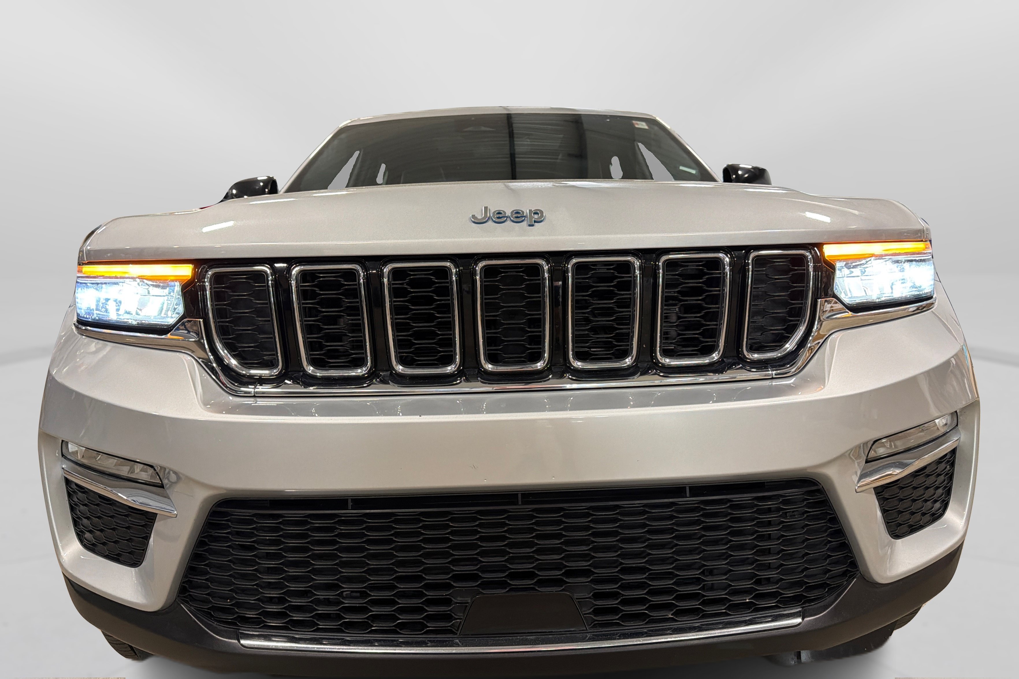 Used 2024 Jeep Grand Cherokee Limited 4xe AWD/4WD image 11