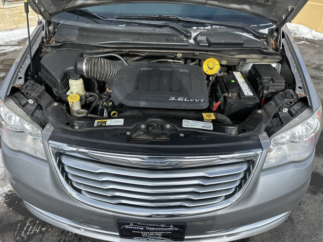 Used 2015 Chrysler Town & Country Touring image 24