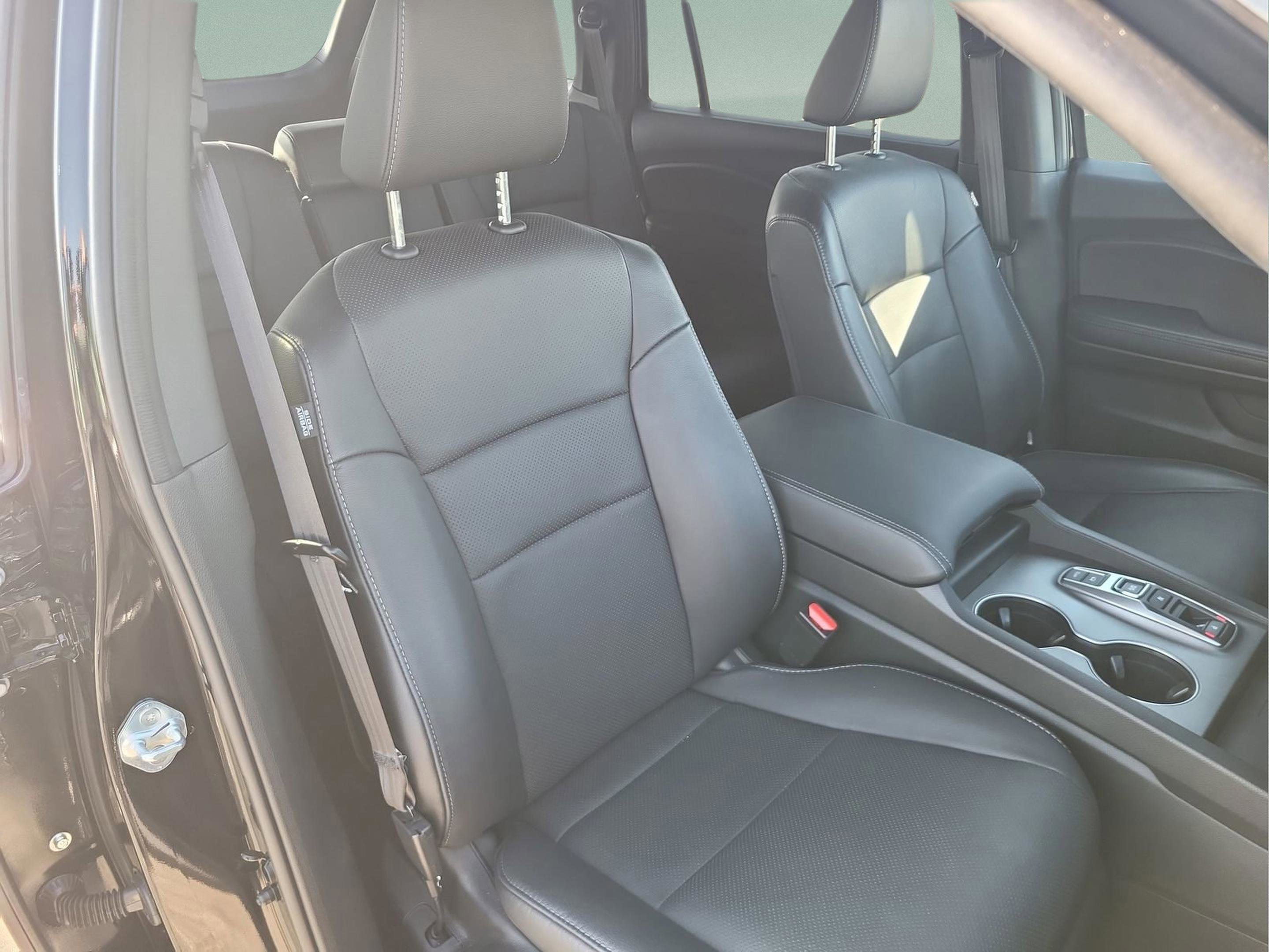 Certified 2025 Honda Passport EX-L image 19