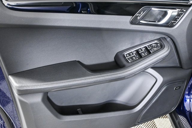 Used 2025 Porsche Macan image 6