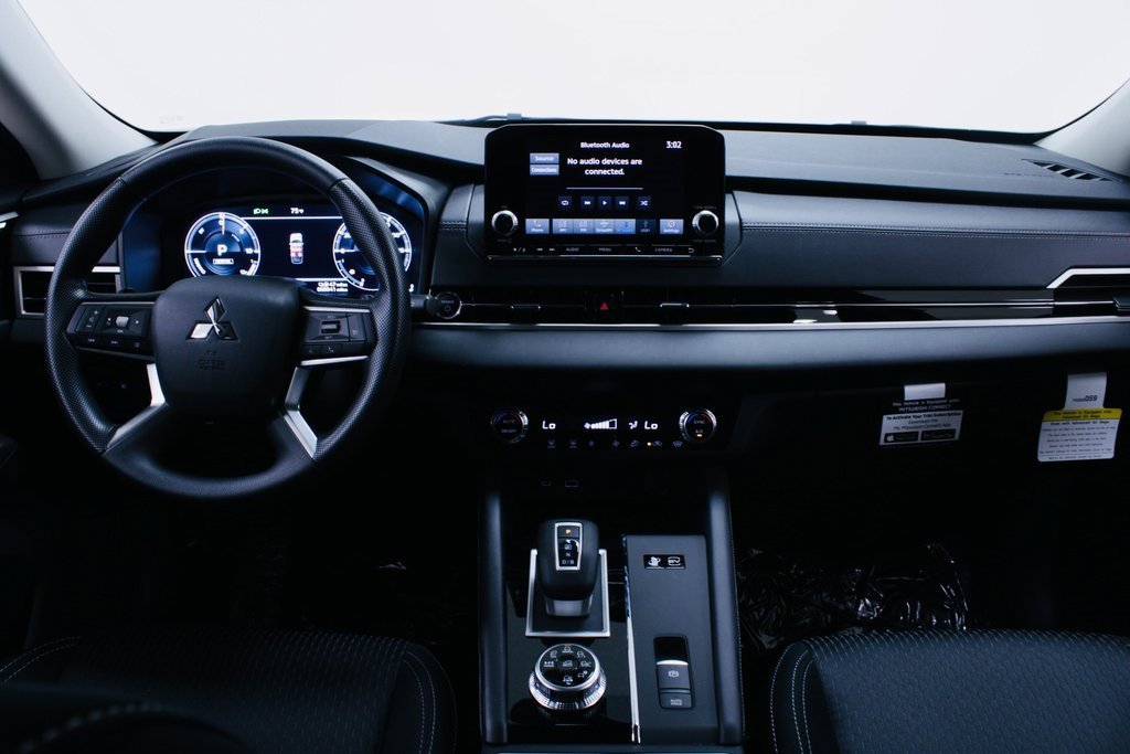 Used 2024 Mitsubishi Outlander ES image 18