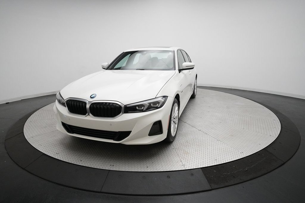 Used 2023 BMW 330e xDrive w/ Driving Assistance Package AWD/4WD image 33