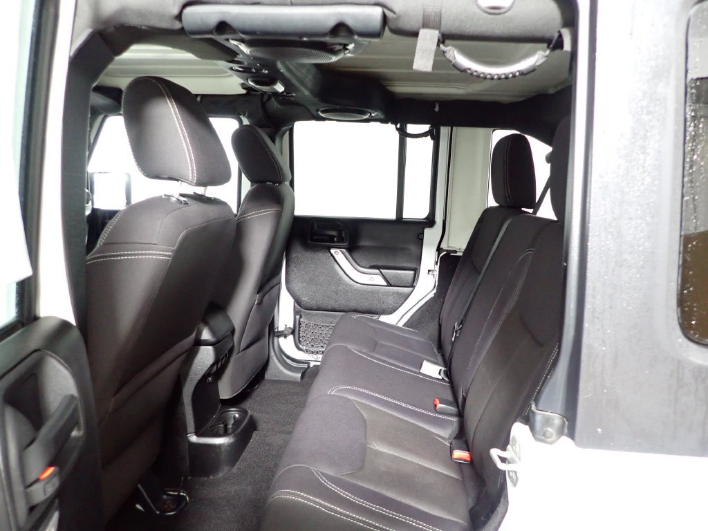 Used 2013 Jeep Wrangler Unlimited Sahara w/ Dual Top Group AWD/4WD image 26