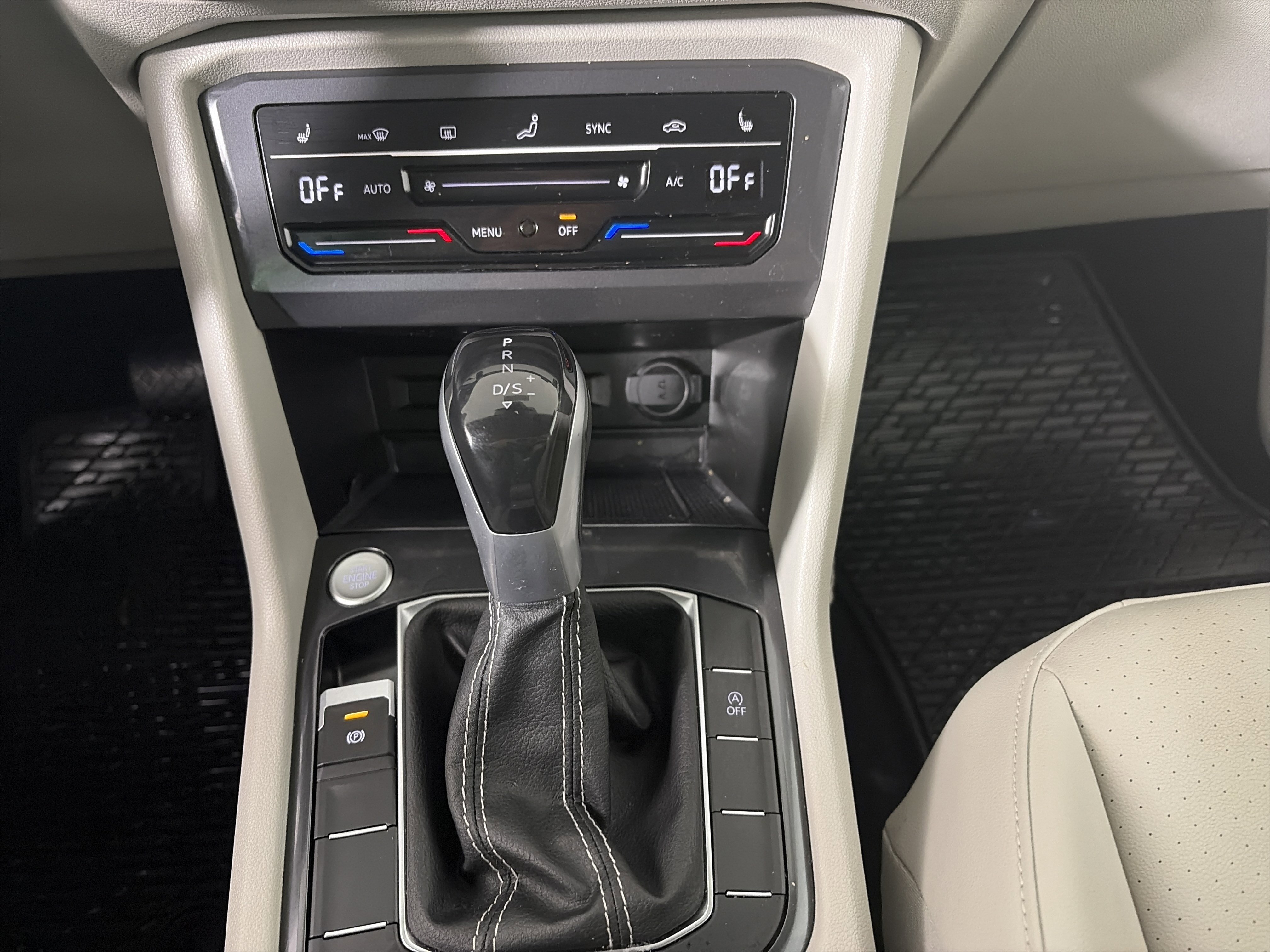 Used 2022 Volkswagen Tiguan SE image 31