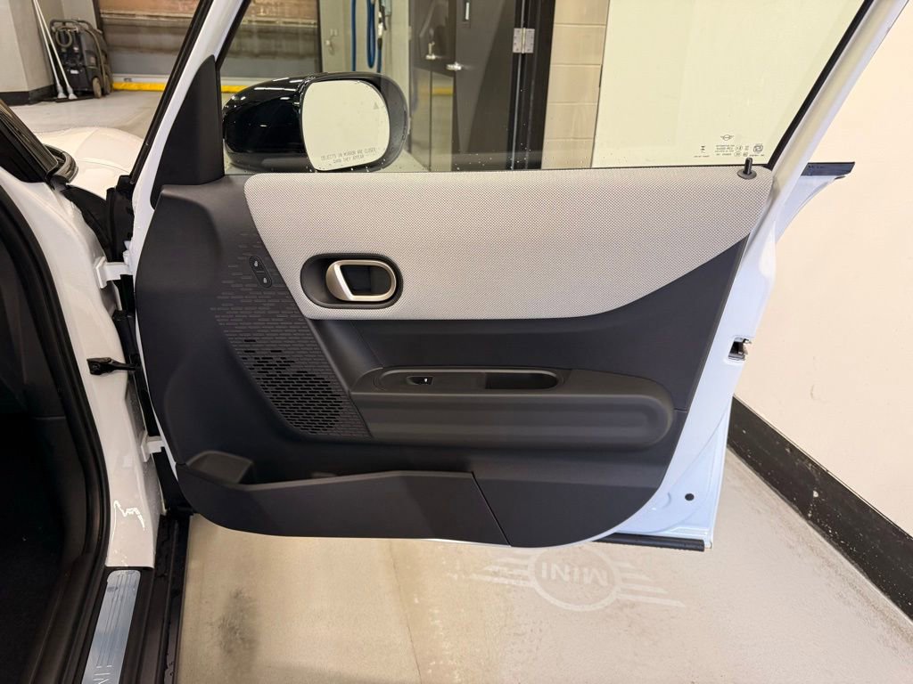 Used 2026 MINI Cooper 4-Door Hardtop FWD image 27