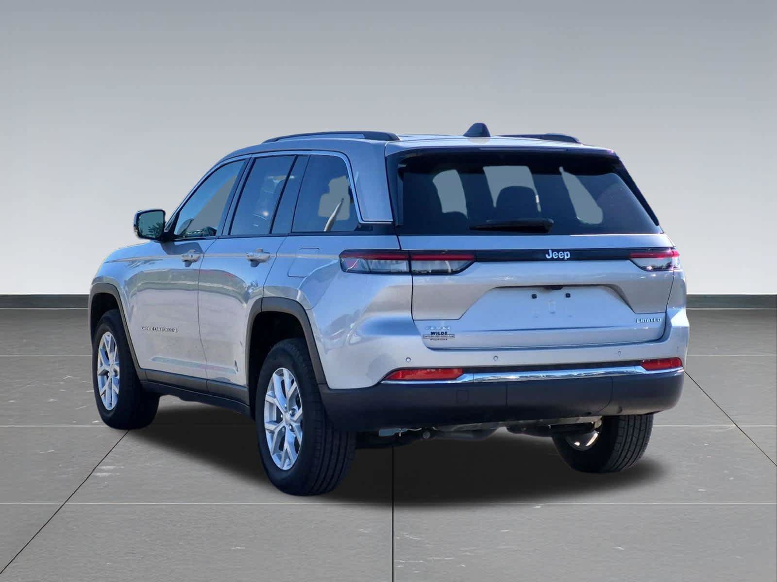 Used 2023 Jeep Grand Cherokee Limited AWD/4WD image 4