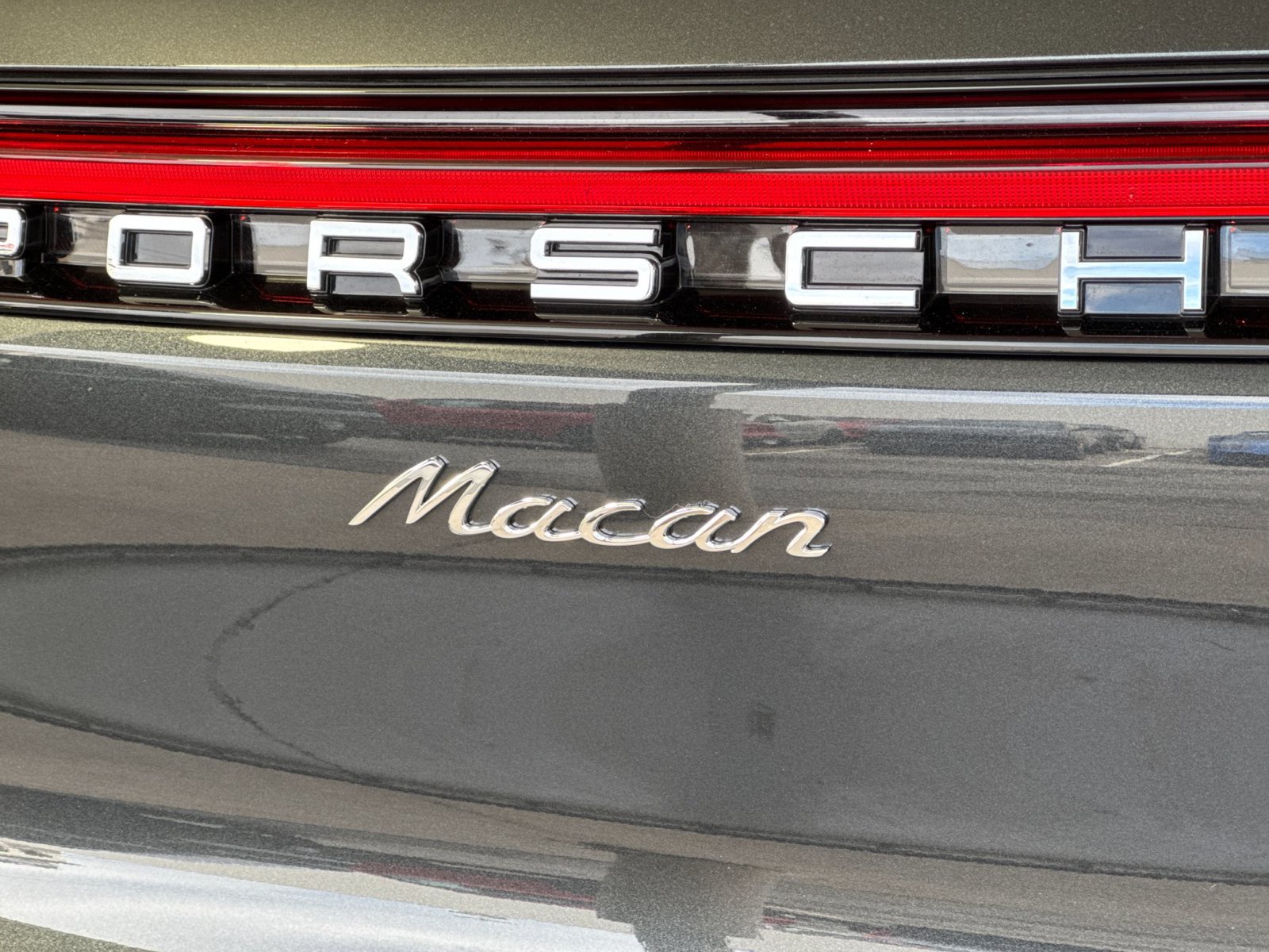 Certified 2026 Porsche Macan AWD/4WD image 34