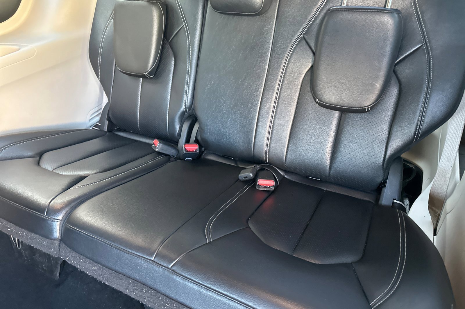 Used 2022 Chrysler Pacifica Touring-L image 16