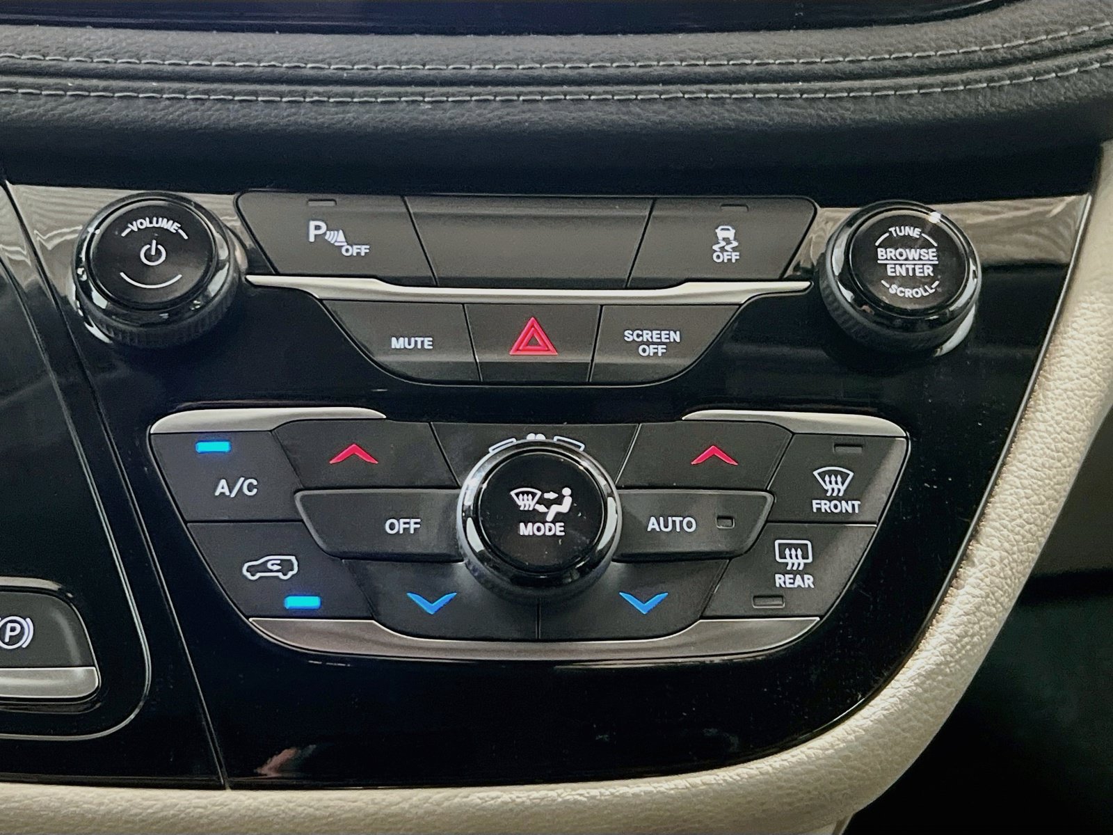 Used 2020 Chrysler Pacifica Limited FWD image 12