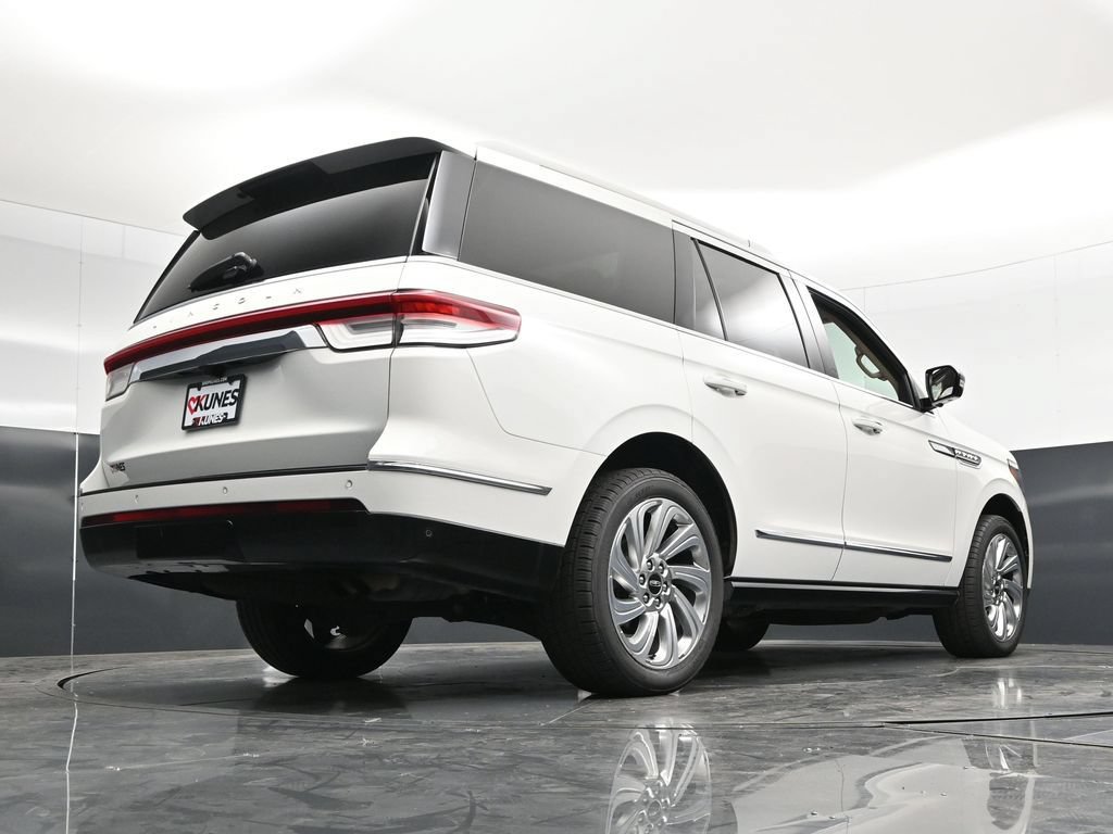 Used 2024 Lincoln Navigator Premiere AWD/4WD image 56