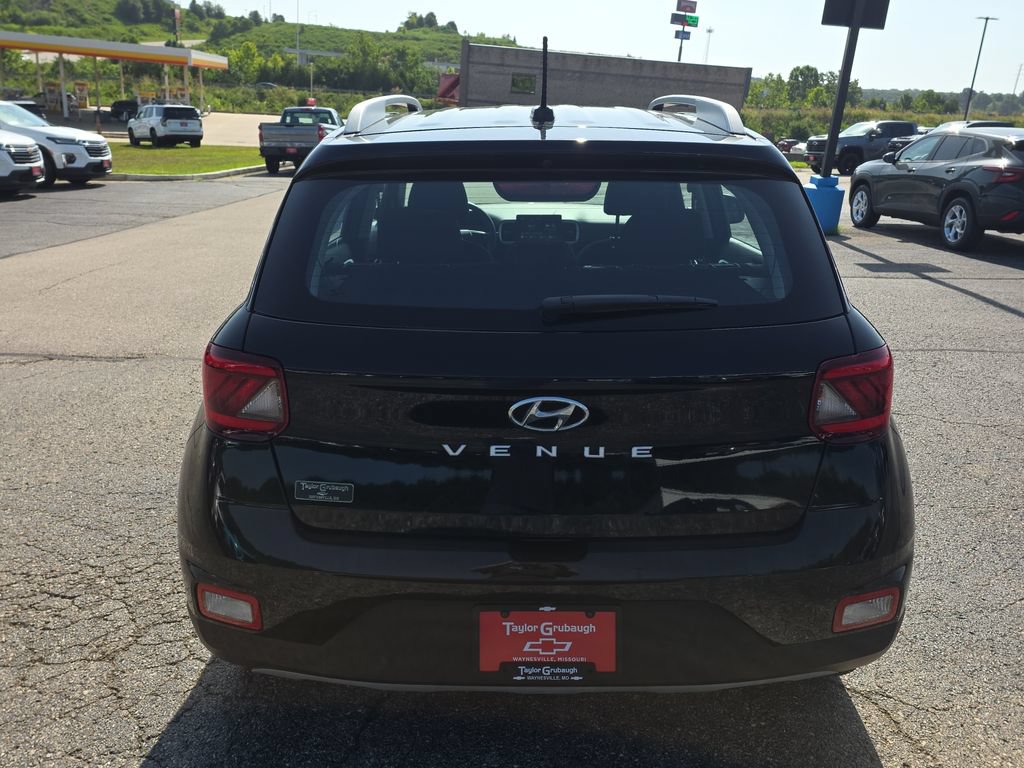 Used 2023 Hyundai Venue SEL FWD image 7