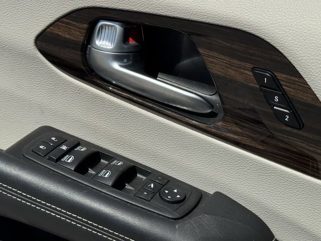 Used 2024 Chrysler Pacifica Limited image 24