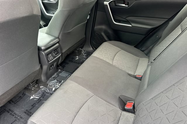 Used 2021 Toyota RAV4 XLE w/ Convenience Package FWD image 13