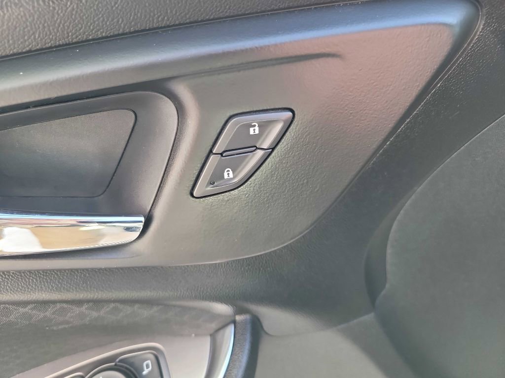 Used 2018 Chevrolet Malibu LT image 17