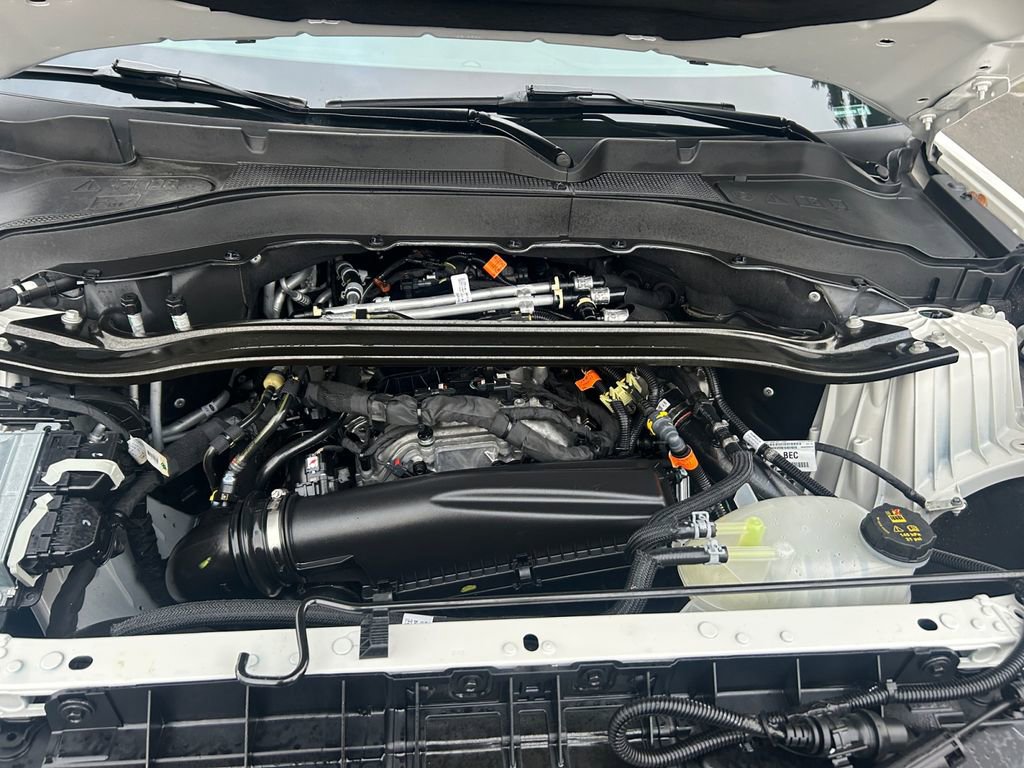 Used 2025 Ford Explorer ST-Line w/ ST-Line Street Pack AWD/4WD image 29