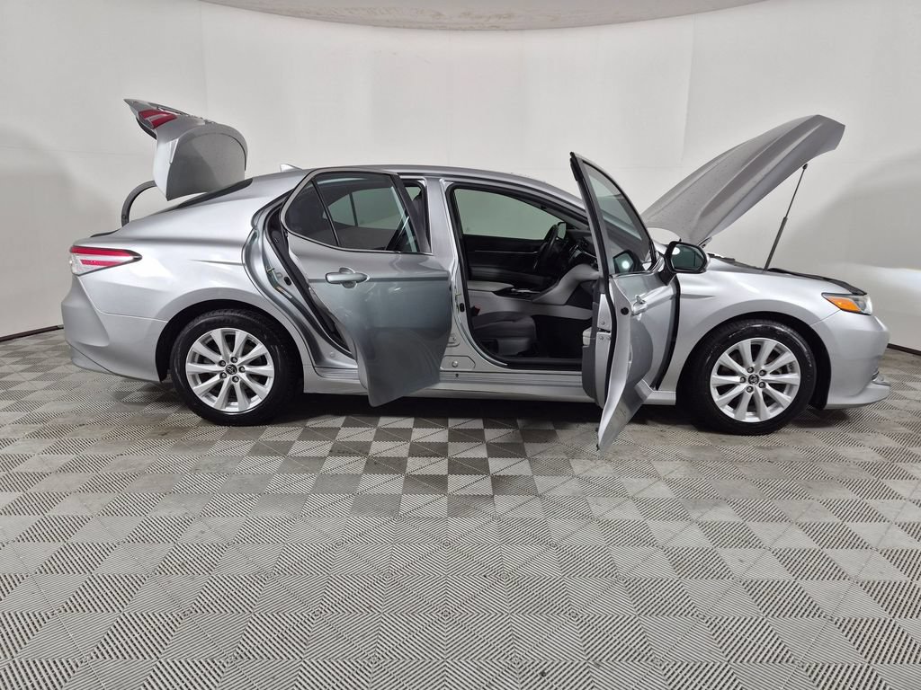 Used 2019 Toyota Camry LE w/ Convenience Package FWD image 9