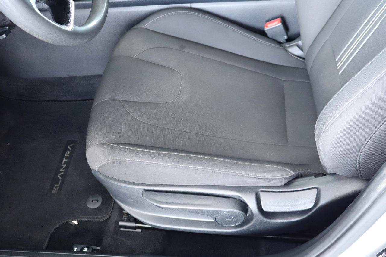 Used 2023 Hyundai Elantra SEL w/ Cargo Package FWD image 13